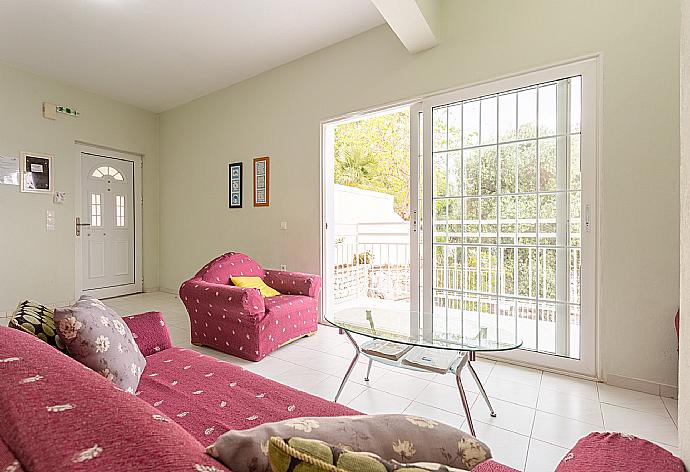 Open-plan living room with sofas, dining area, kitchen, WiFi Internet, TV, DVD player, and terrace access with sea views . - Villa Thalassa . (Galleria fotografica) }}