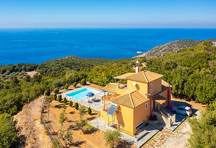 Aerial view of Villa Aetos . - Villa Aetos . (Galería de imágenes) }}