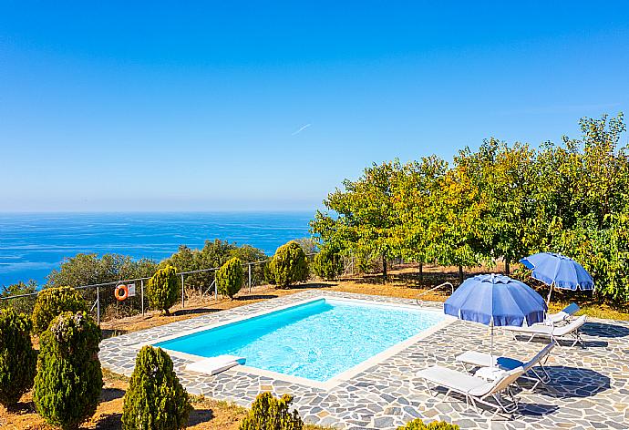 Private pool, terrace, and garden with panoramic sea views . - Villa Aetos . (Fotogalerie) }}