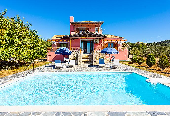 Beautiful villa with private pool, terrace, and garden with panoramic sea views . - Villa Aetos . (Galería de imágenes) }}