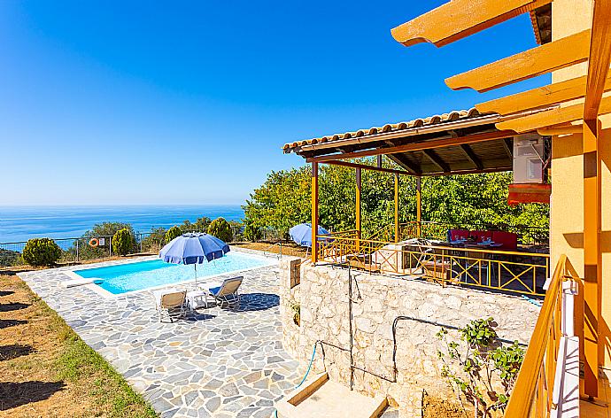 Beautiful villa with private pool, terrace, and garden with panoramic sea views . - Villa Aetos . (Galería de imágenes) }}