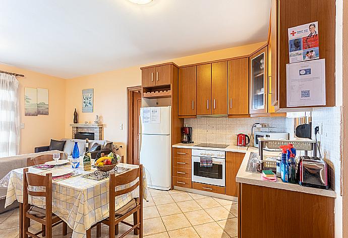 Equipped kitchen . - Villa Aetos . (Fotogalerie) }}