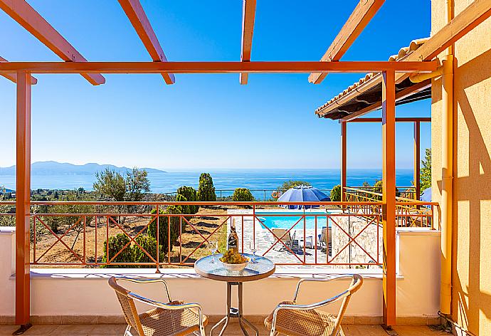 Terrace with panoramic sea views . - Villa Aetos . (Galerie de photos) }}