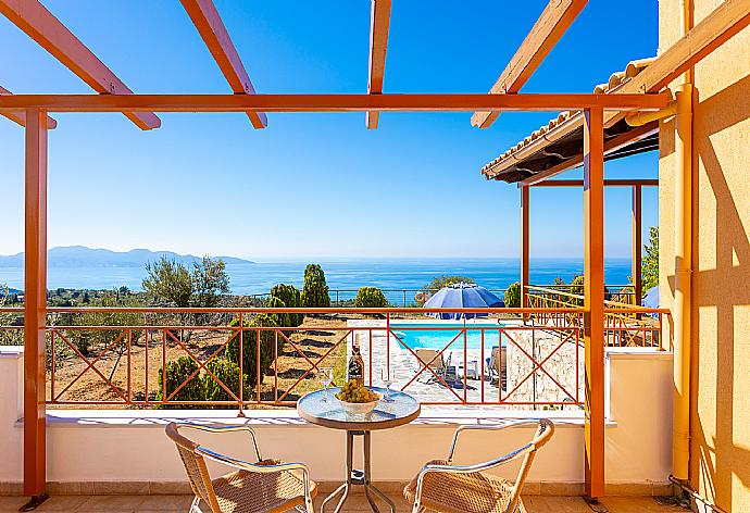 Terrace with panoramic sea views . - Villa Aetos . (Galería de imágenes) }}