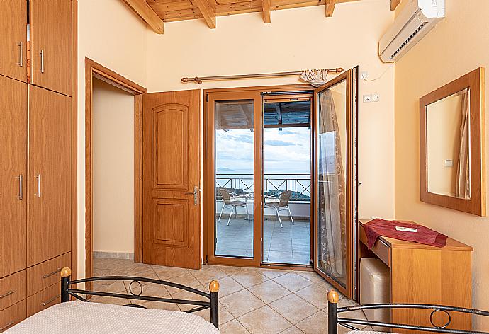 Twin bedroom with en suite bathroom, A/C, sea views, and upper terrace access . - Villa Aetos . (Photo Gallery) }}