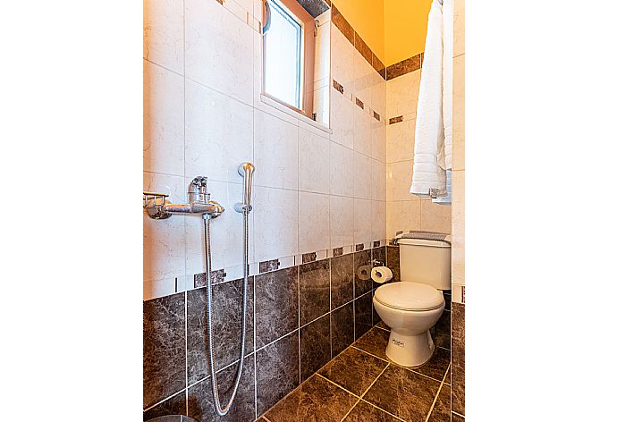 En suite bathroom with shower . - Villa Aetos . (Galleria fotografica) }}