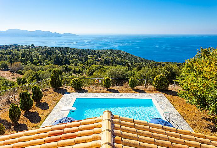 View from upper terrace . - Villa Aetos . (Galería de imágenes) }}