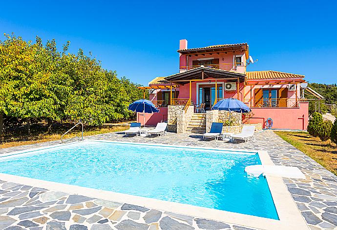 Beautiful villa with private pool, terrace, and garden with panoramic sea views . - Villa Aetos . (Galería de imágenes) }}