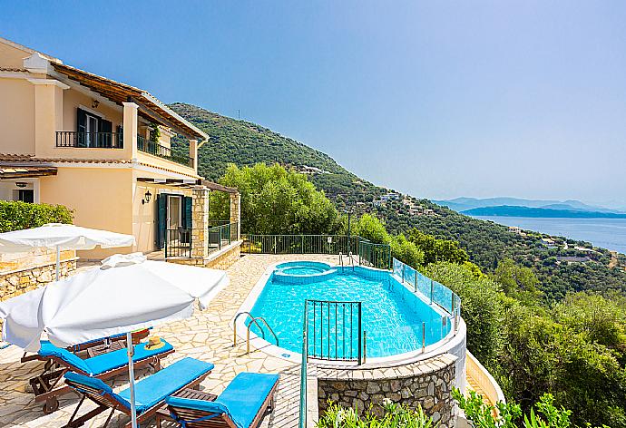 Beautiful villa with private infinity pool and terrace with panoramic sea views . - Villa Magda . (Galería de imágenes) }}