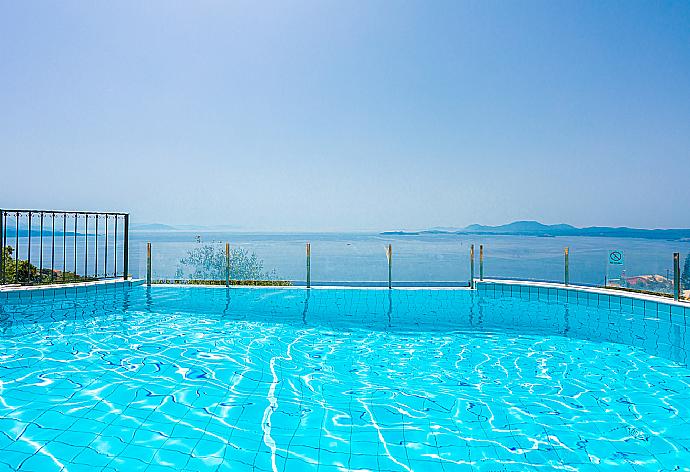 Private infinity pool and terrace with panoramic sea views . - Villa Magda . (Photo Gallery) }}