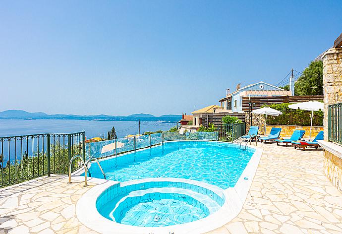 Private infinity pool and terrace with panoramic sea views . - Villa Magda . (Galería de imágenes) }}