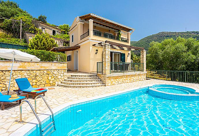 Beautiful villa with private infinity pool and terrace with panoramic sea views . - Villa Magda . (Photo Gallery) }}