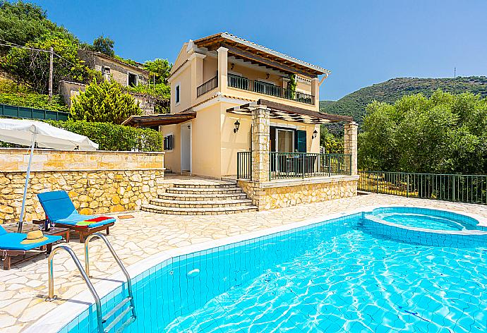 Beautiful villa with private infinity pool and terrace with panoramic sea views . - Villa Magda . (Galleria fotografica) }}