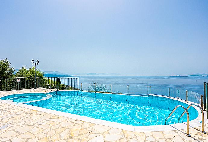 Private infinity pool and terrace with panoramic sea views . - Villa Magda . (Galerie de photos) }}