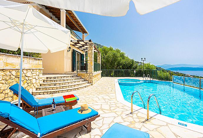 Beautiful villa with private infinity pool and terrace with panoramic sea views . - Villa Magda . (Galería de imágenes) }}