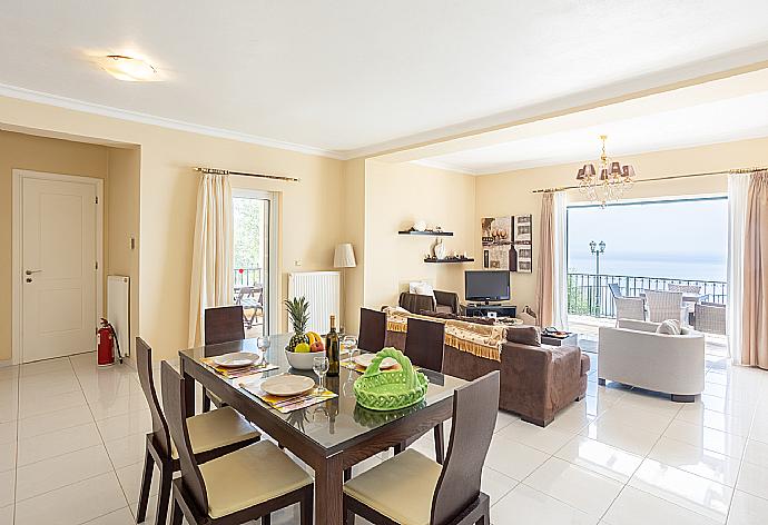 Open-plan living room with sofa, dining area, kitchen, WiFi internet, satellite TV, and sea views . - Villa Magda . (Galleria fotografica) }}