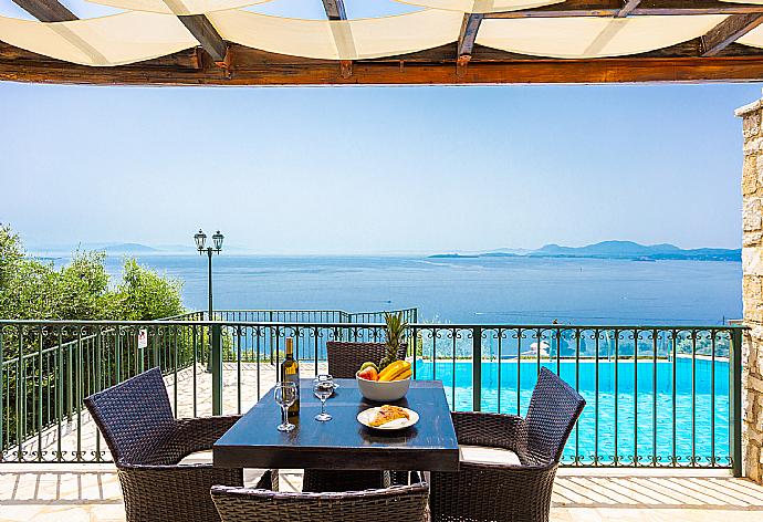 Sheltered terrace with panoramic sea views . - Villa Magda . (Fotogalerie) }}