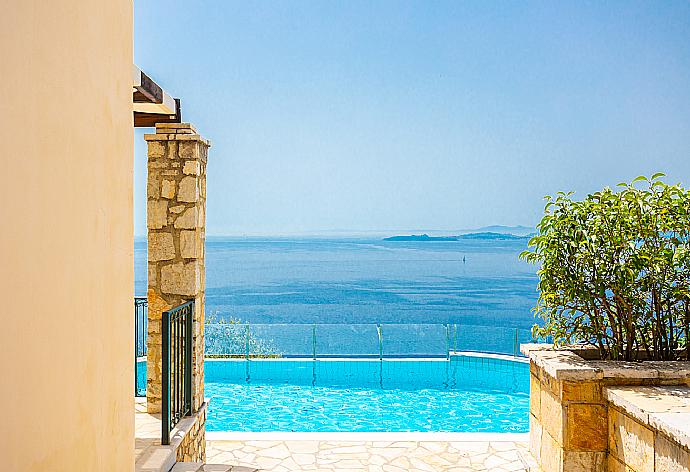 Private infinity pool and terrace with panoramic sea views . - Villa Magda . (Photo Gallery) }}