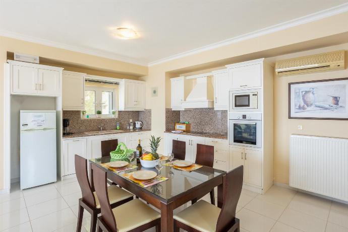 Equipped kitchen . - Villa Magda . (Fotogalerie) }}