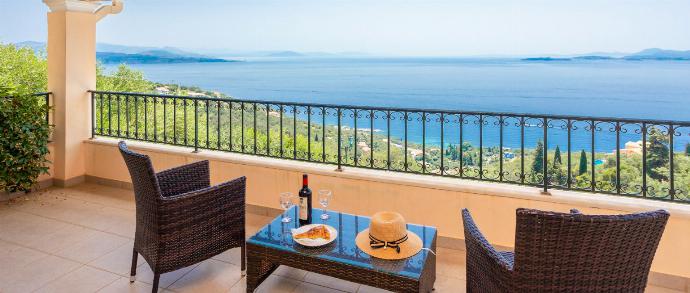 Sheltered terrace with panoramic sea views . - Villa Magda . (Fotogalerie) }}