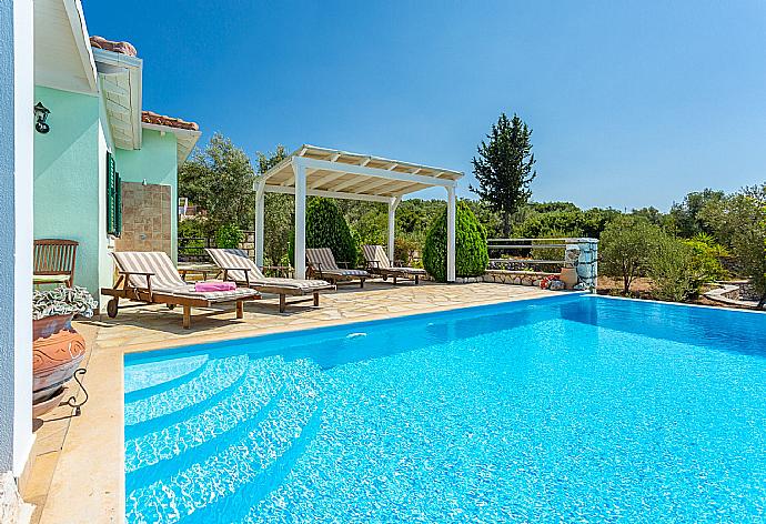 Private infinity pool and terrace with panoramic sea views . - Villa Belvedere Verde . (Fotogalerie) }}
