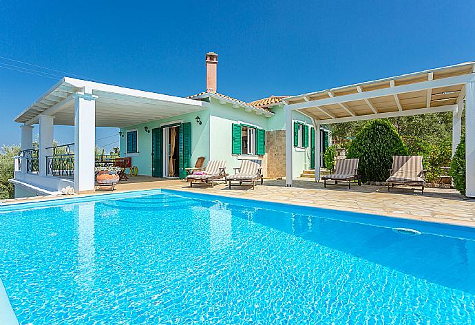 ,Beautiful villa with private infinity pool and terrace with panoramic sea views . - Villa Belvedere Verde . (Галерея фотографий) }}