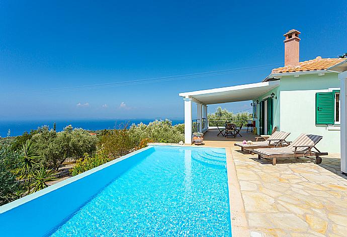Beautiful villa with private infinity pool and terrace with panoramic sea views . - Villa Belvedere Verde . (Galería de imágenes) }}