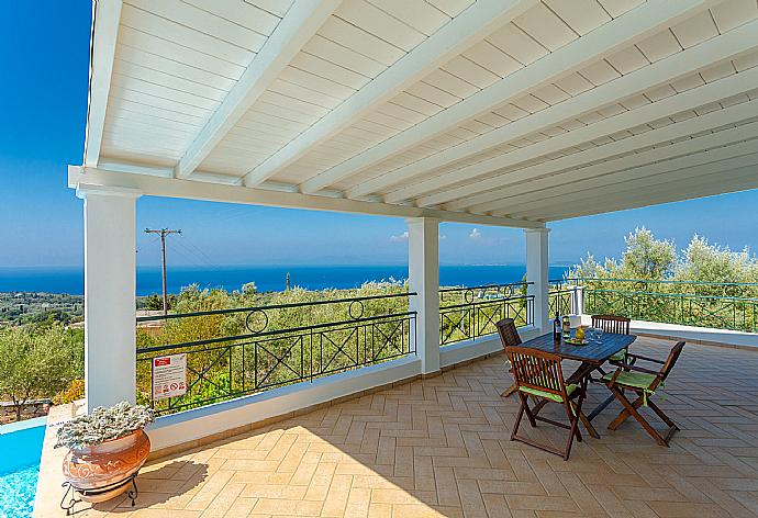 Sheltered terrace area with panoramic sea views . - Villa Belvedere Verde . (Galerie de photos) }}