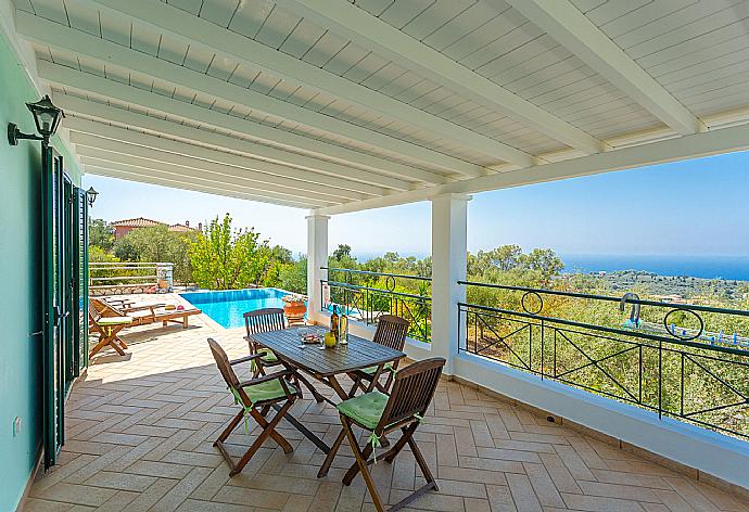 Sheltered terrace area with panoramic sea views . - Villa Belvedere Verde . (Fotogalerie) }}