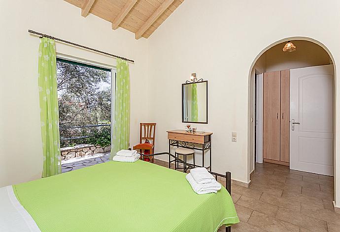 Double bedroom with en suite bathroom, A/C, and terrace access . - Villa Belvedere Verde . (Galleria fotografica) }}