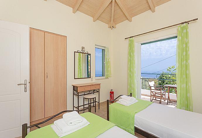 Twin bedroom with A/C and balcony with sea views . - Villa Belvedere Verde . (Fotogalerie) }}