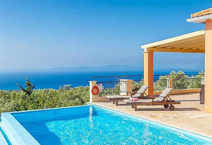 Private infinity pool and terrace with panoramic sea views . - Villa Belvedere Rosa . (Photo Gallery) }}
