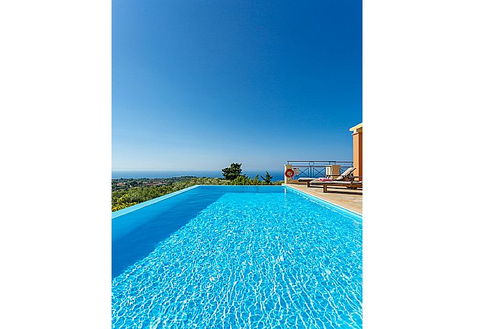Private infinity pool with panoramic sea views . - Villa Belvedere Rosa . (Photo Gallery) }}
