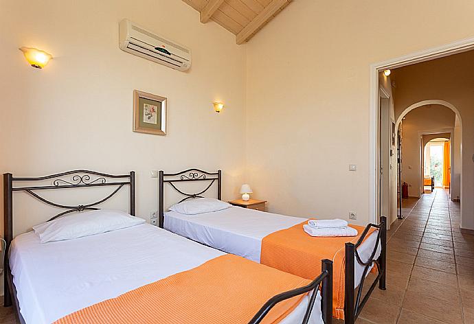 Twin bedroom with A/C and balcony access . - Villa Belvedere Rosa . (Galleria fotografica) }}