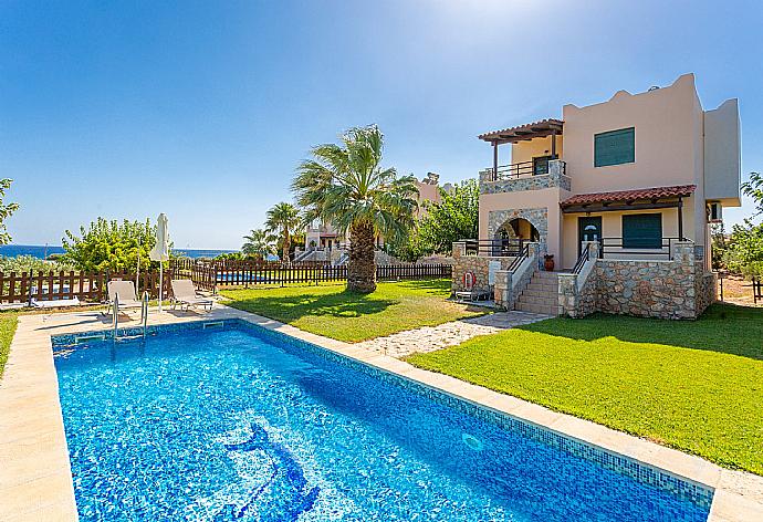 Spiros Beach Villa Pool