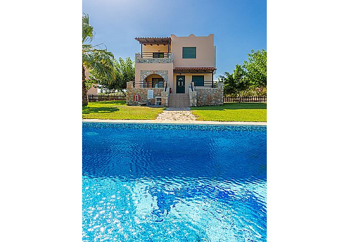 Beautiful villa with private pool, terrace, and lawn with sea views . - Spiros Beach Villa . (Fotogalerie) }}