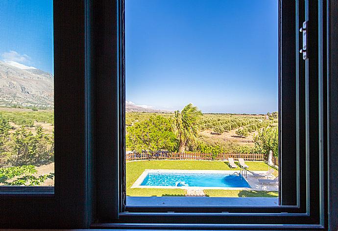 View from bedroom window . - Spiros Beach Villa . (Galleria fotografica) }}