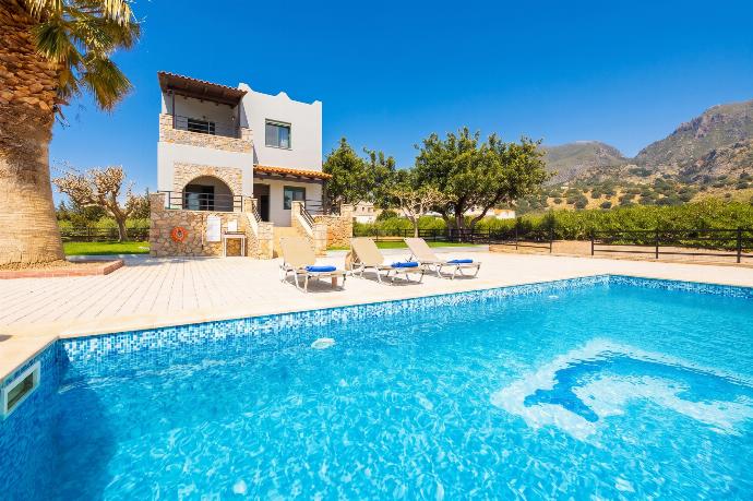 Spiros Beach Villa