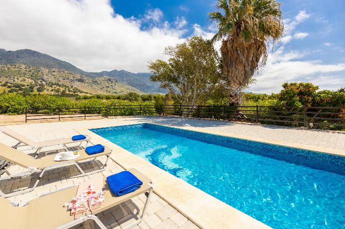 Spiros Beach Villa