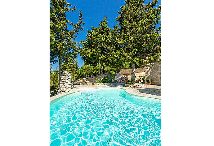 Private pool and terrace . - Villa Gallini . (Fotogalerie) }}