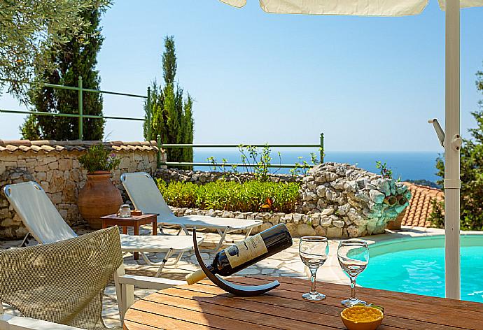 Private pool and terrace with sea views . - Villa Gallini . (Photo Gallery) }}
