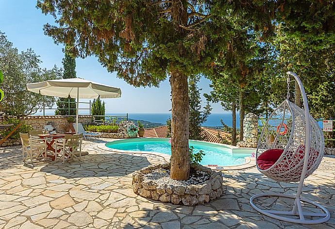 Private pool and terrace with sea views . - Villa Gallini . (Galería de imágenes) }}