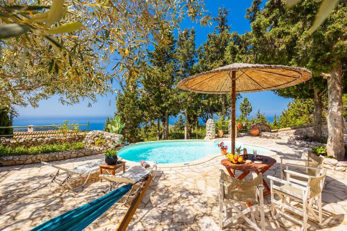 Private pool and terrace with sea views . - Villa Gallini . (Photo Gallery) }}