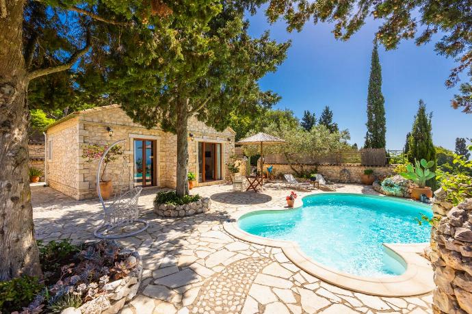 Beautiful villa with private pool and terrace with sea views . - Villa Gallini . (Photo Gallery) }}