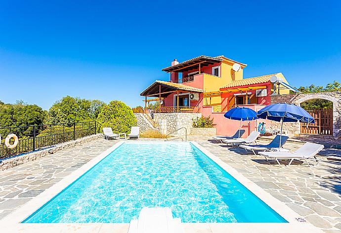 Beautiful villa with private pool and terrace with panoramic sea views . - Villa Yeraki . (Галерея фотографий) }}