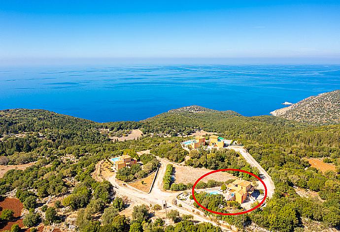 Aerial view showing location of Villa Yeraki . - Villa Yeraki . (Galleria fotografica) }}