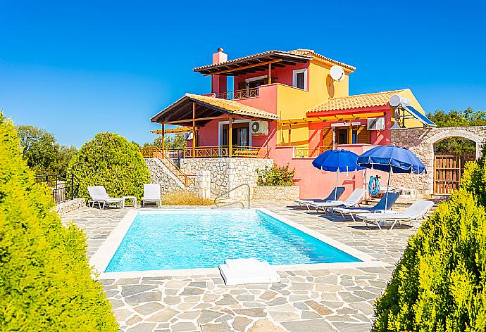 Beautiful villa with private pool and terrace with panoramic sea views . - Villa Yeraki . (Photo Gallery) }}