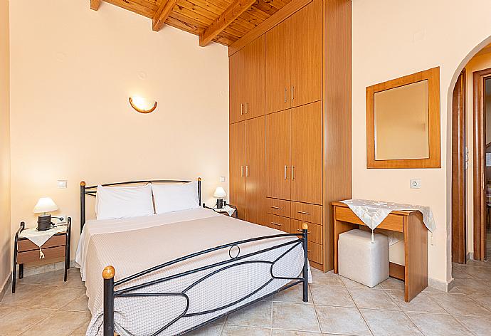 Double bedroom with en suite bathroom, A/C, sea views, and terrace access . - Villa Yeraki . (Photo Gallery) }}