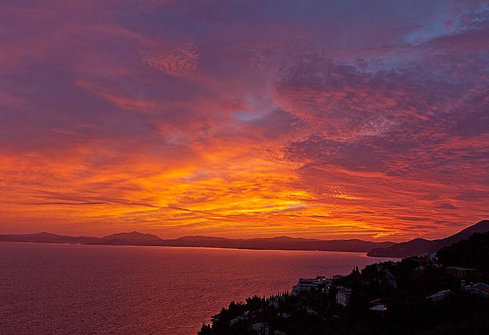 Kefalonia Sunset . - Villa Yeraki . (Galerie de photos) }}