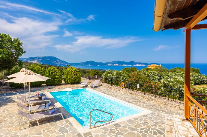 Private pool and terrace with sea views . - Villa Yeraki . (Photo Gallery) }}